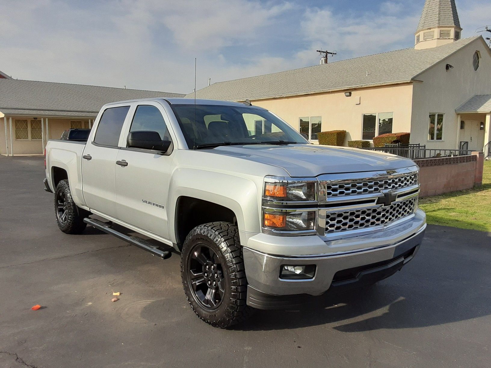 CHEVROLET SILVERADO LT LIKE NEW 2014 is like a Sierra tacoma