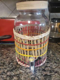 Glass jar with spout