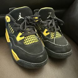 Jordan 4 Retro Thunder