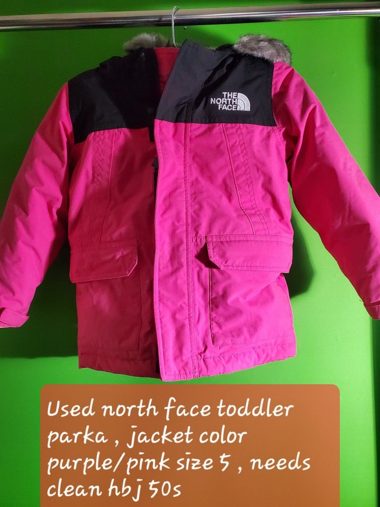 Used north face toddler parka , jacket color purple/pink size 5 , needs clean hbj 50s