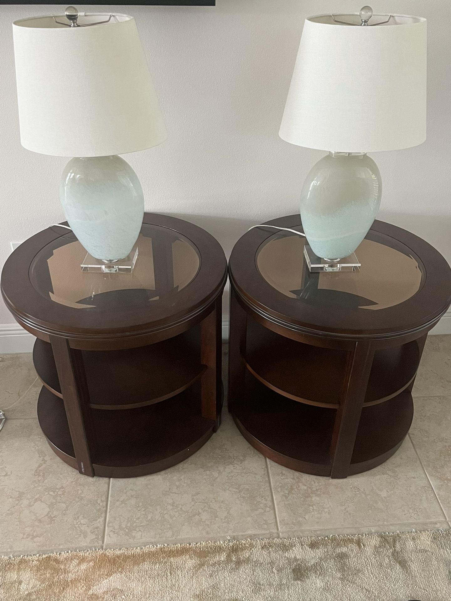 2 Lamps 2 End Tables