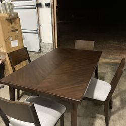 Free Delivery! Clare Valley 5-piece Dining Table Set