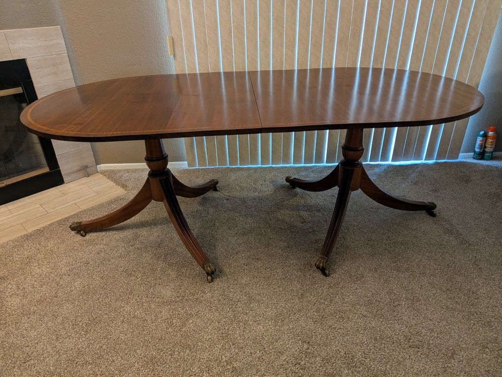 Regency-style Mahogany Dining table