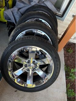 GMC/Chevy/ Escalade 22 inch chrome rims and tires