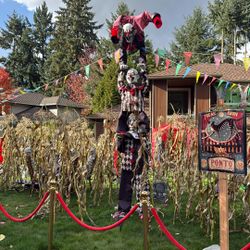 AFTER HALLOWEEN SALE!!!! Animated 12ft Stacked Clowns