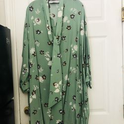 Brand New Beautiful Tunic 💯/% Silk Size 6 Fits Perfect M-L Look For The Price In The Tag And Make Me A Offer Serios Buyers Please 