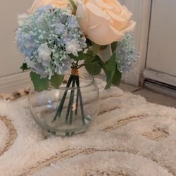 Clear Vase With Flowers 