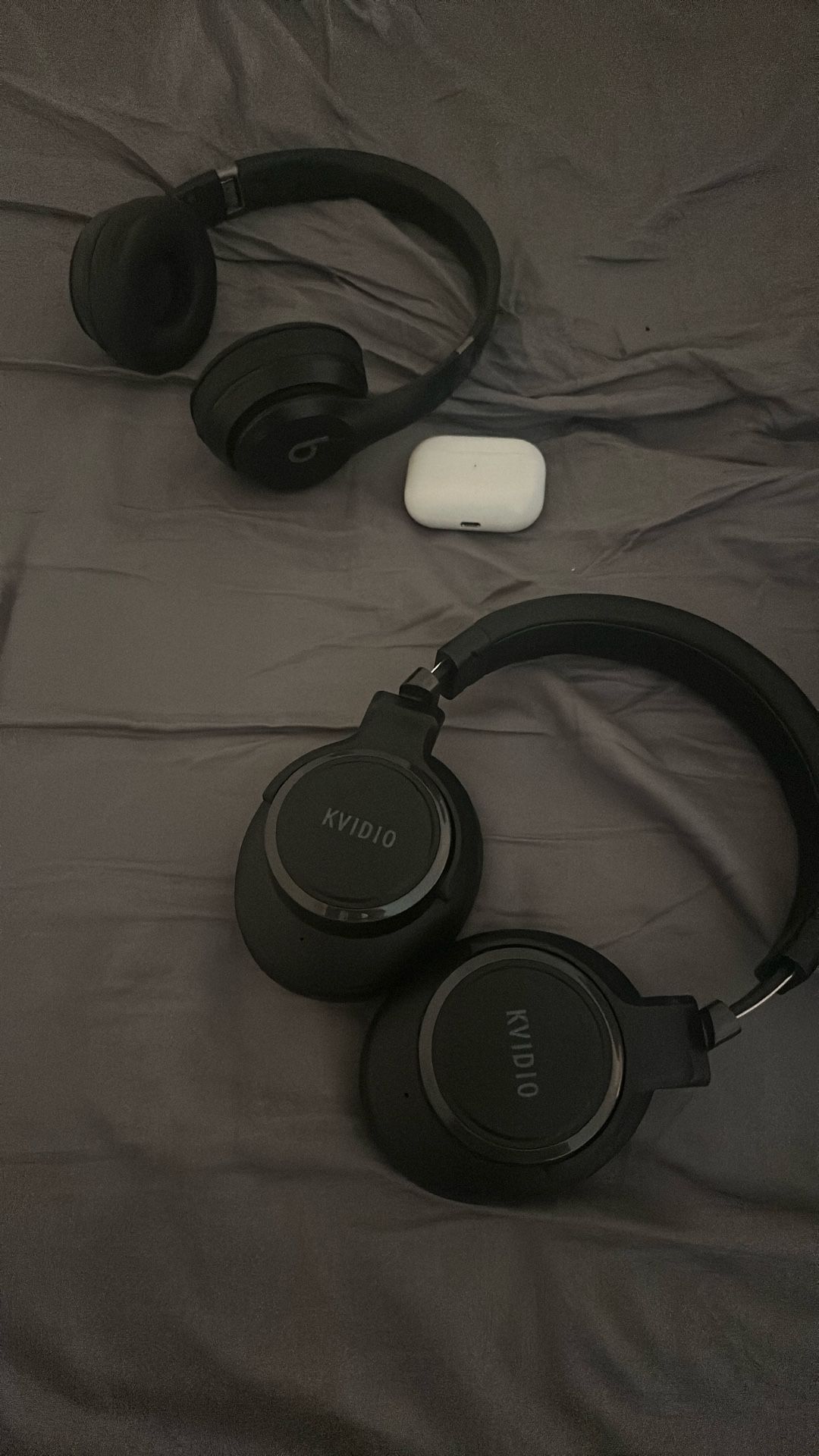 Beats Solo 4, AirPods Pro, Kvido