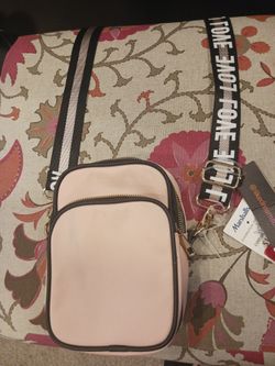 BRAND NEW CROSSBODY PURSE.......😁😊😍