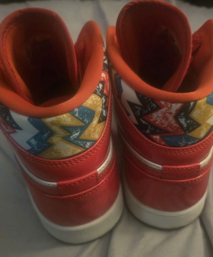 USED NIKE AIR JORDAN 1 MID BARCELONA SWEATER NO BOX SIZE 10 Clothing