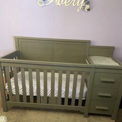 4-in-1 Convertible Crib w/ Sealy Mattress *taking offers*