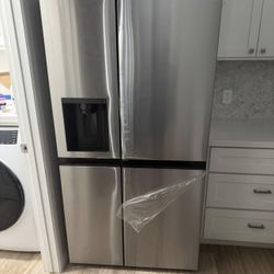 Refri -Fridge