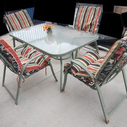4 CUSHIONS CHAIRS PATIO TABLE SET 