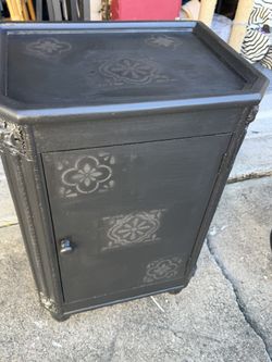 Gorgeous  Black Wood Wine & Liquor Bar Cabinet