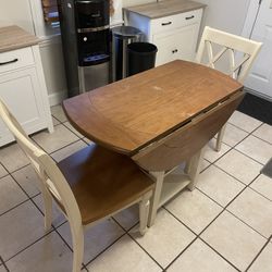 Slightly Used Jordan’s Furniture Kitchen Table