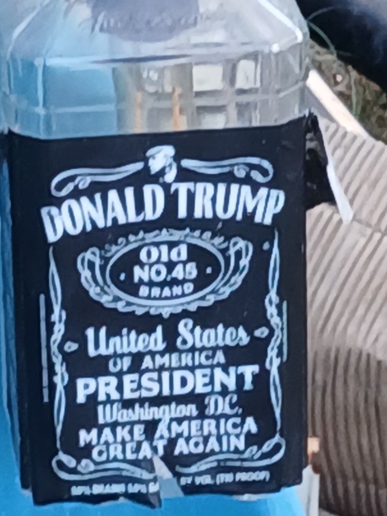 Very coolJack daniel's light with donald trump on it