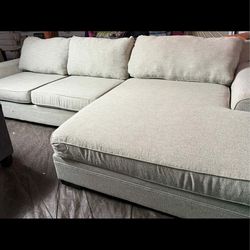 Very very oversized body Couch great condition cleaning all all the time delivery $40 local