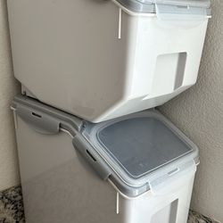 Dog food Containers 10/15kls. 