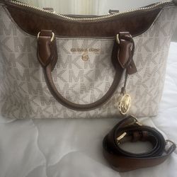 Mk Handbag/Crossbody great Condition 