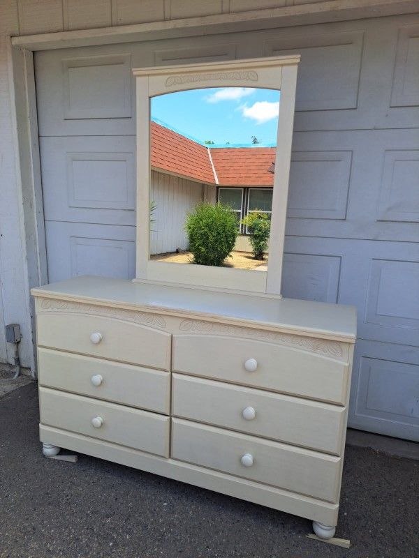 DRESSER WITH MIRROR.