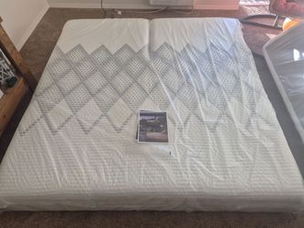 NEW King Koil SmartLife Split-Top KING Smart Mattress – App Controlled – $3,500 OBO