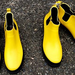 Gogo, Rubber Shoes