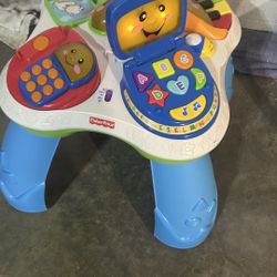 Fisher Price Laugh & Learn Fun with Friends Musical Table toddler kids