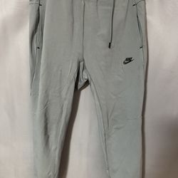Nike Men’s Jogger Sweatpants – Light Gray