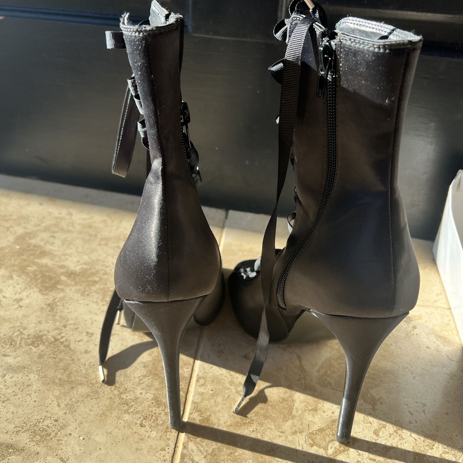 Steve Madden black fuego peep toe booties size 10 for Sale in Charlotte, - OfferUp