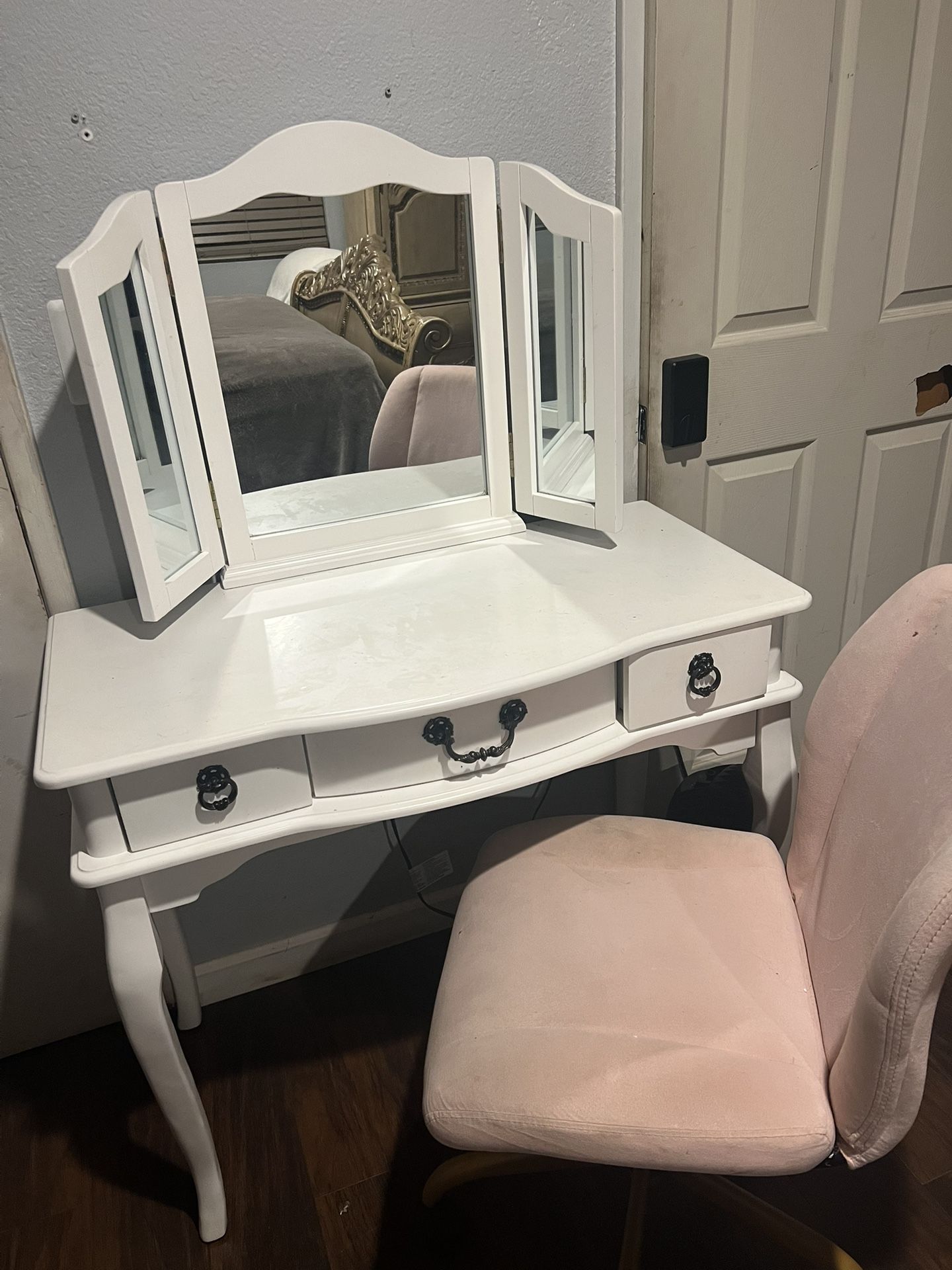 Vanity With Chair