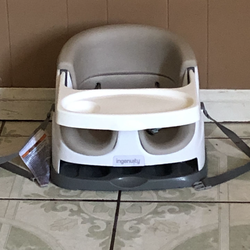 LIKE NEW INGENUITY BABY HIGH CHAIR !!!!