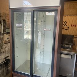 Used True GDM-33 Beverage Display Cooler