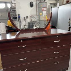 Dresser With Mirror 
