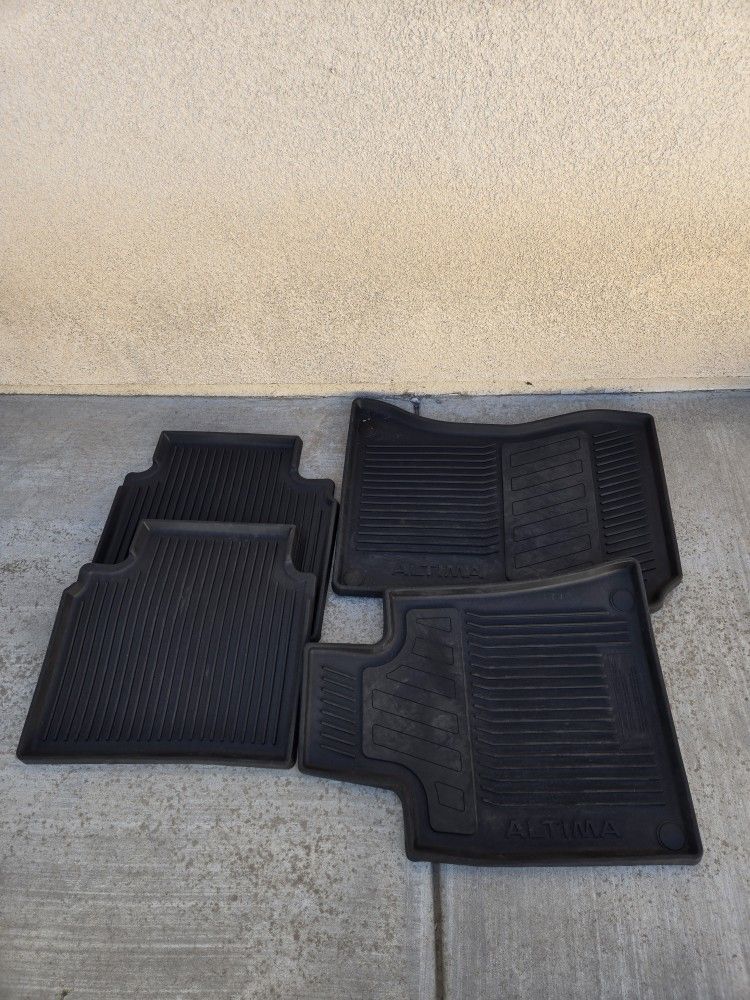 2019  to 2025 Nissan altima all weather. floor mats.