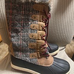 snow boots $30