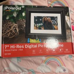 POLAROID 7-inch  Digital Photo Frame Black Wood 