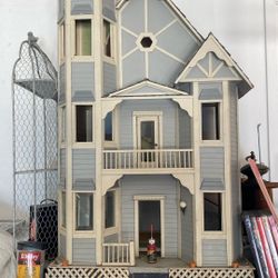 Antique Doll House 