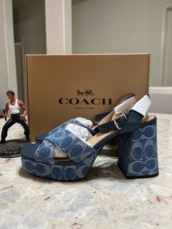 NIB Coach Women Block Heel Sandal In Signature