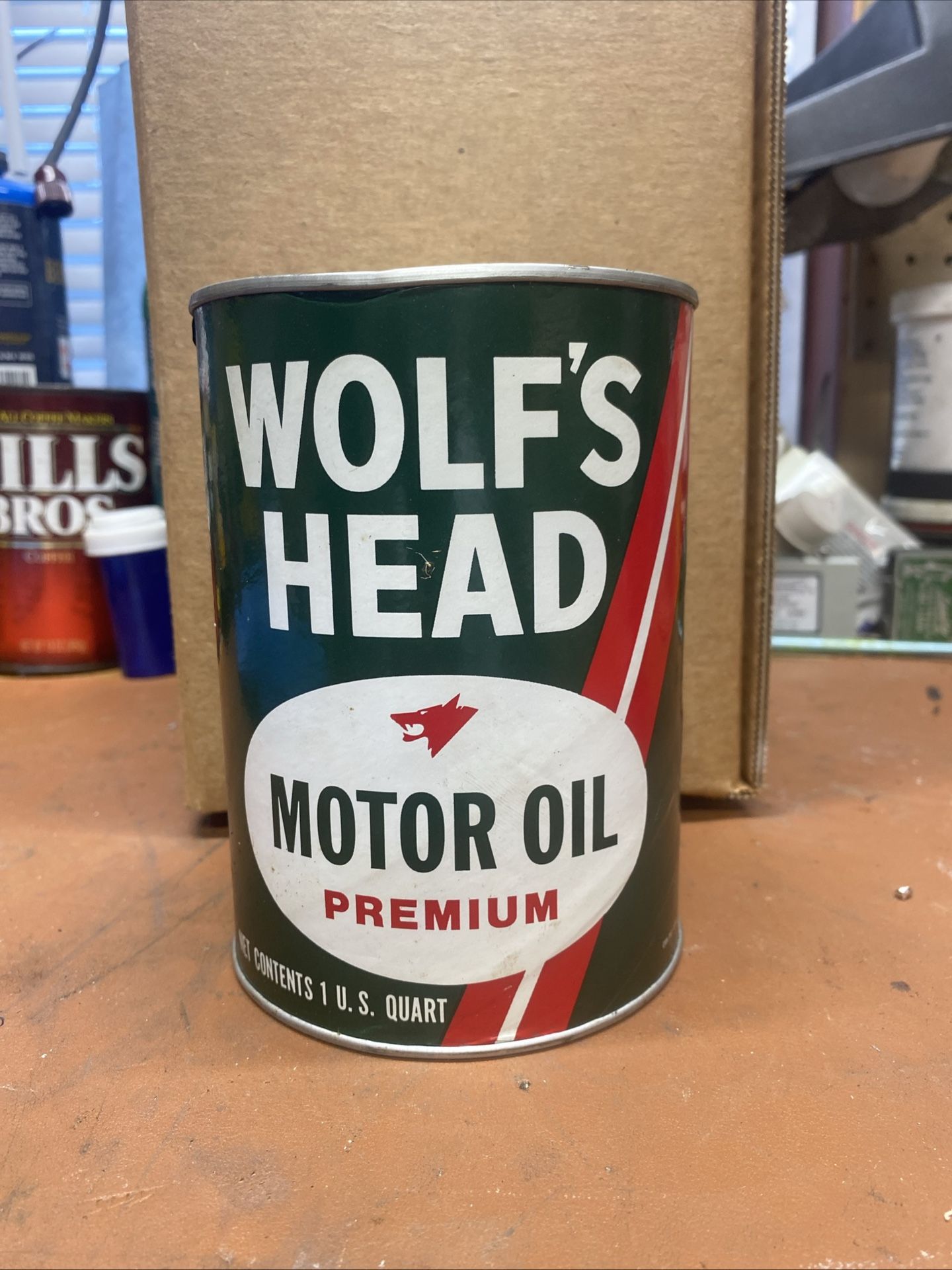 Vintage Wolf's Head Motor Oil 1 quarr