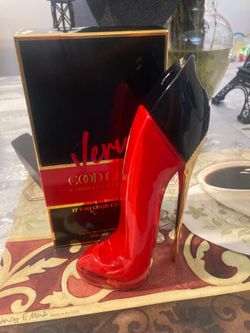 Carolina Herrera Very Good Girl Perfume