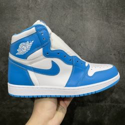 Air Jordan 1 Retro High OG 'UNC'