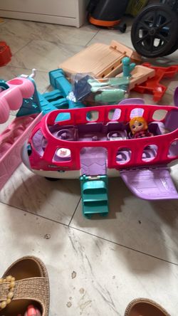 Toy airplane