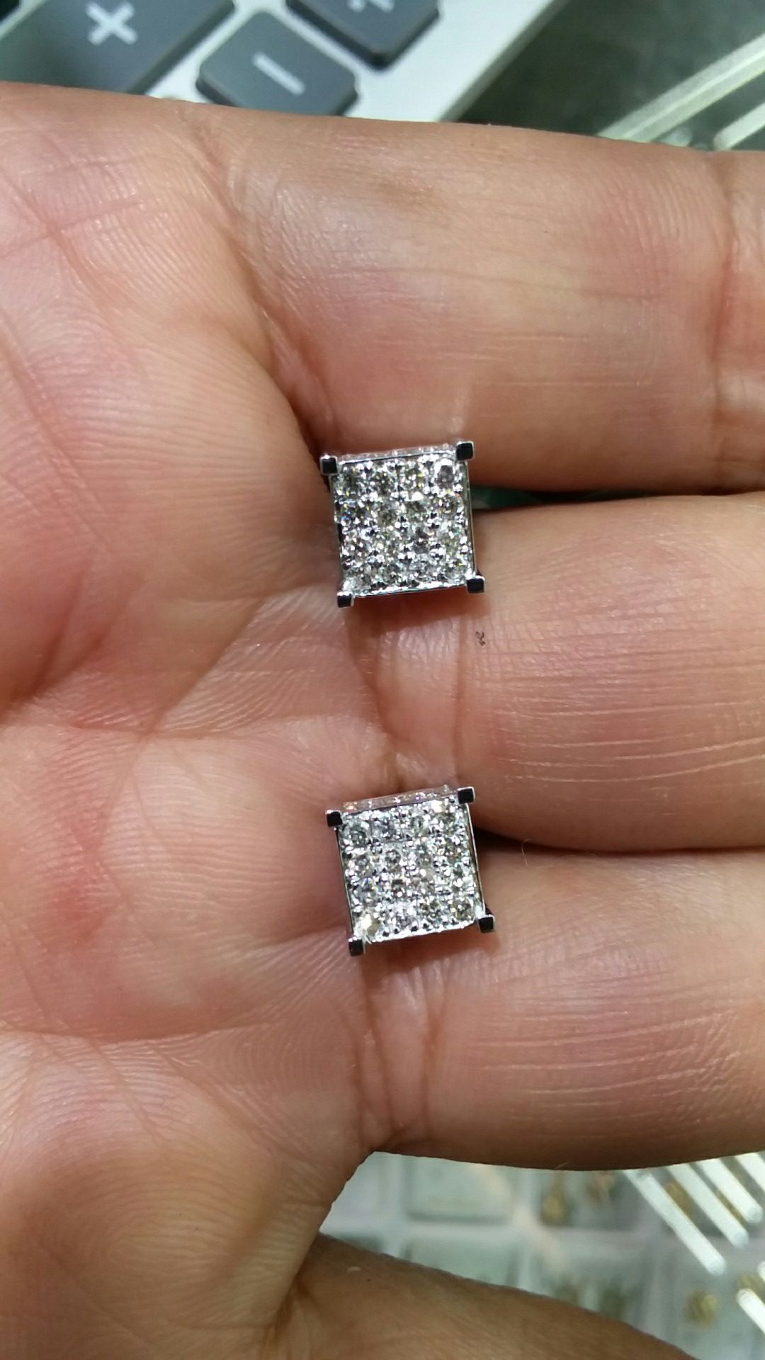 14k white gold Diamond Earing 1.38 ct Diamonds 4 GRAMS