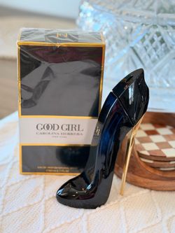 Good girl Carolina Herrera