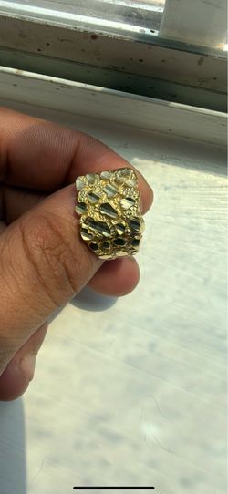 10k gold nugget ring in good condition
