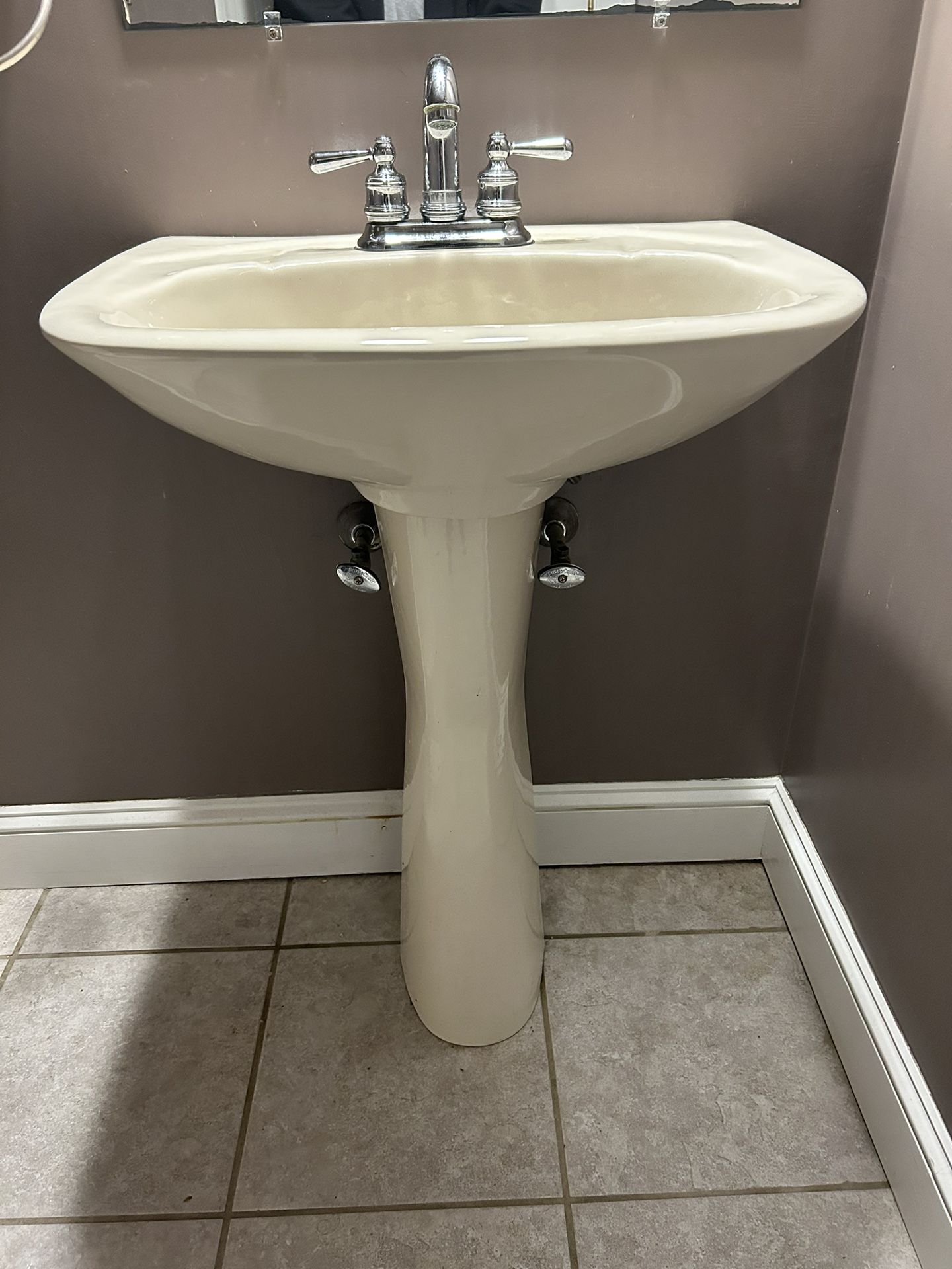 Pedestal Sink