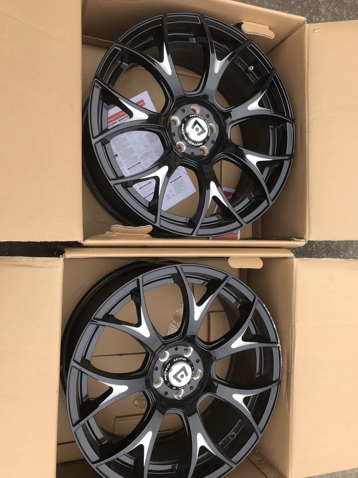 Beautiful 18” rim only two $80 each