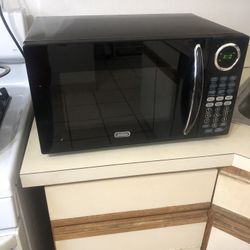 Very Good Condition Sunbeam Microwave 