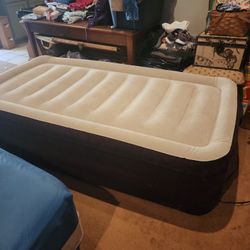 Twin Blow Up Bed With Pump Built In