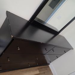 Black Dresser With Mirror